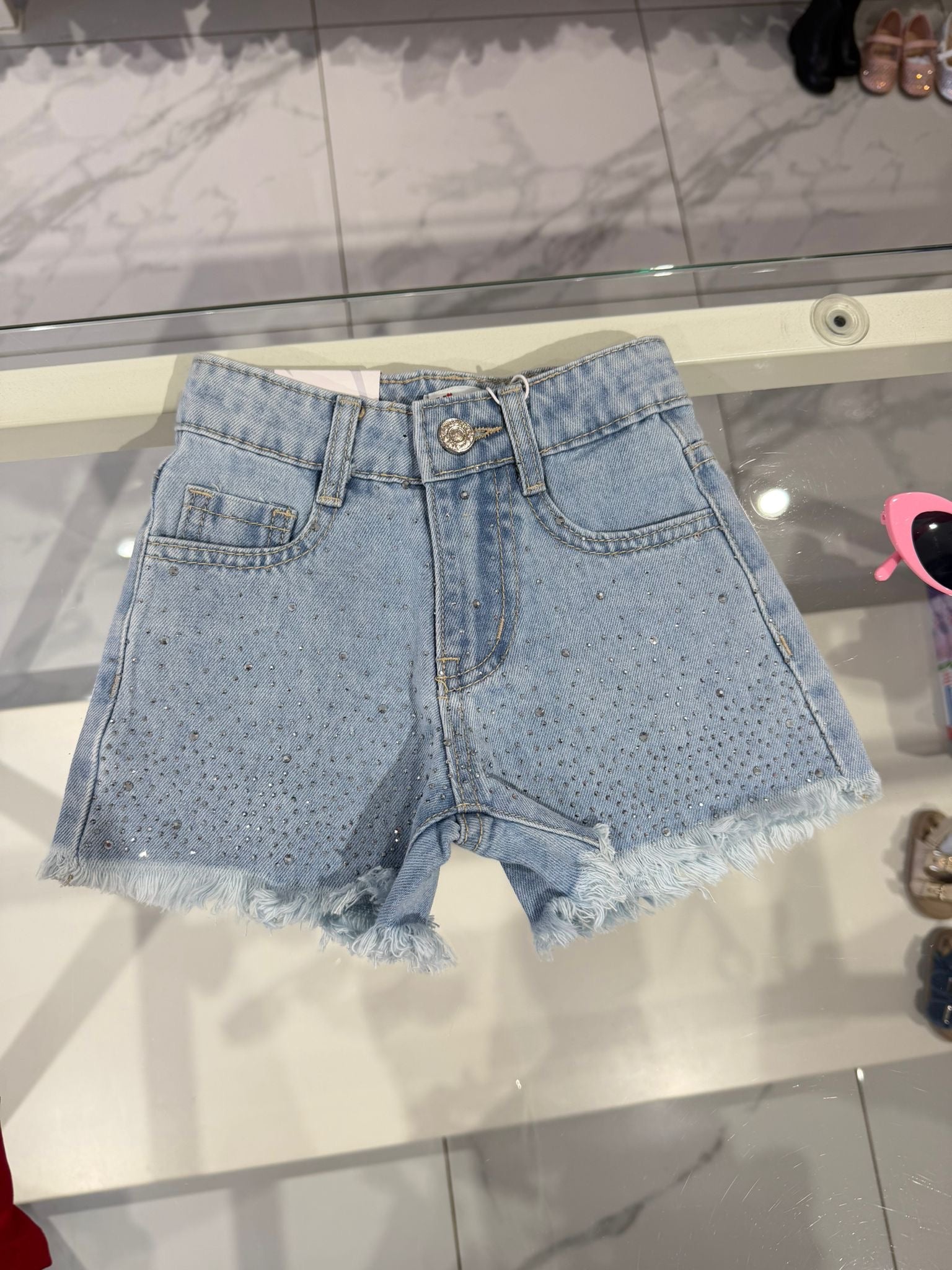 Short diamond jeans