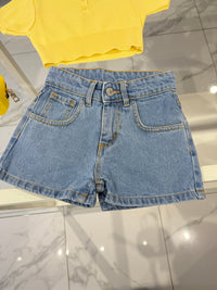 Short jeans