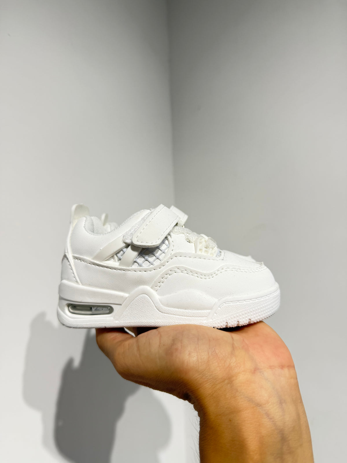Sneakers white mod. J.