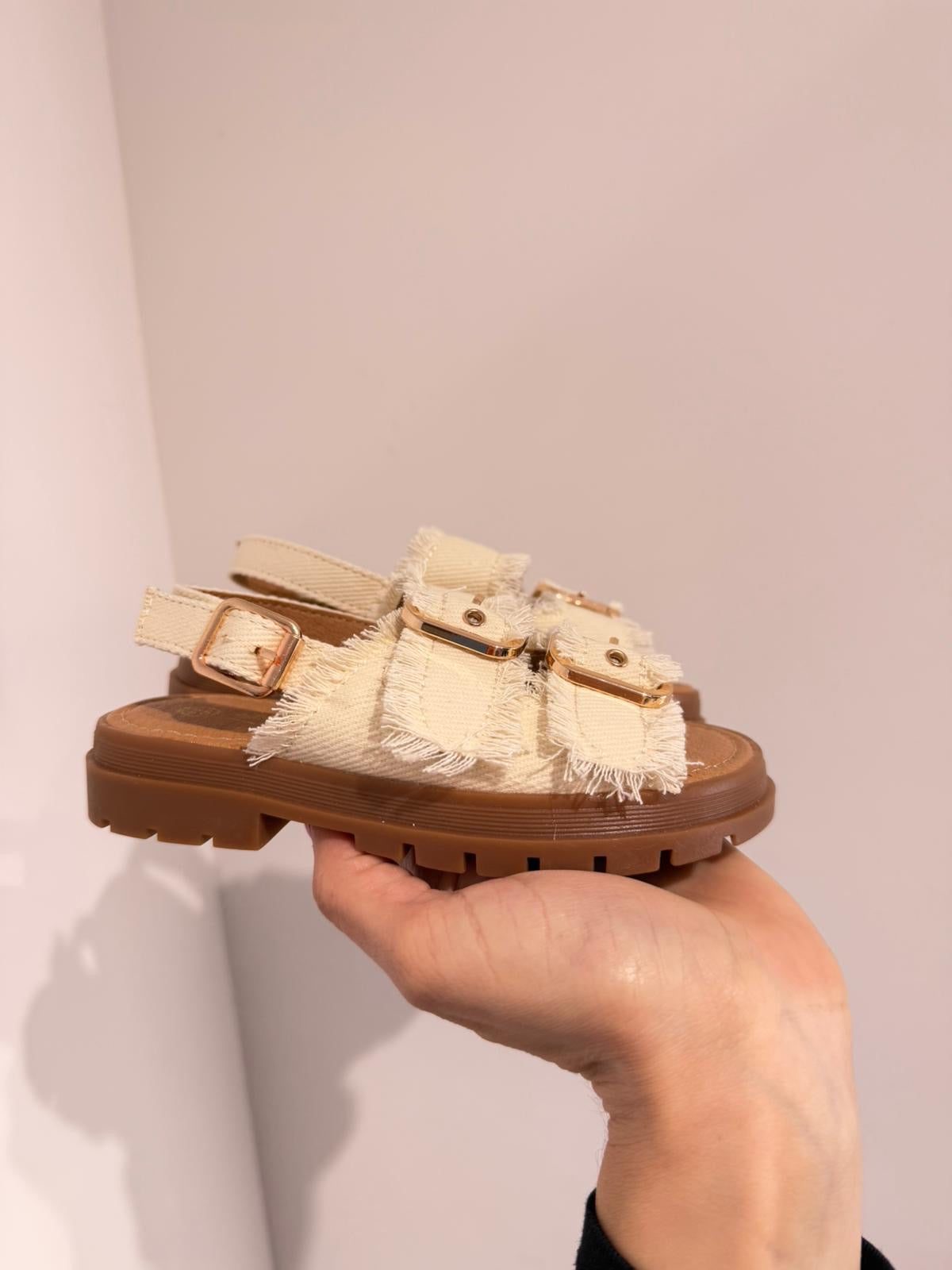 Sandaletto beje sfrangiato