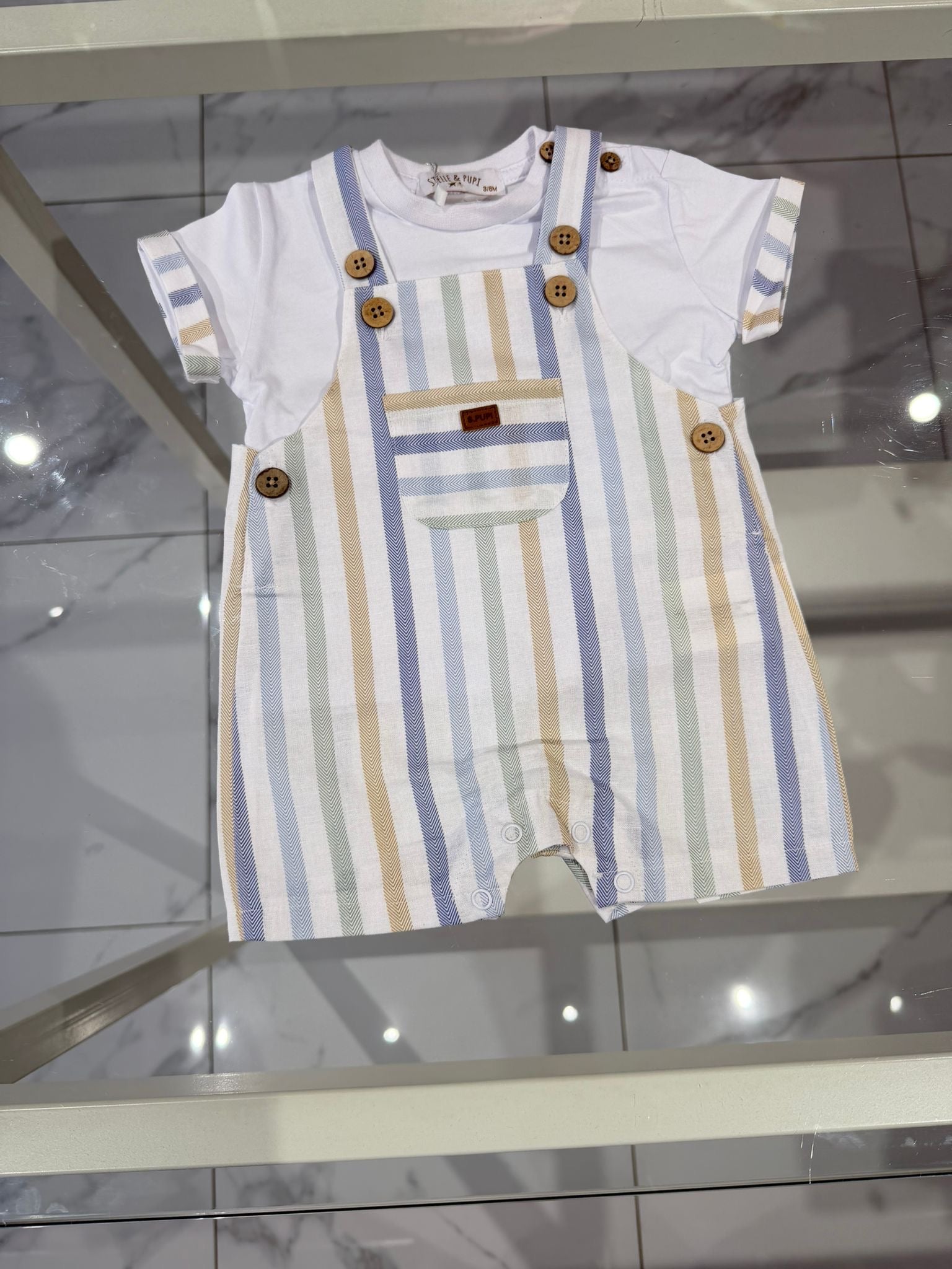 Salopette + t-shirt