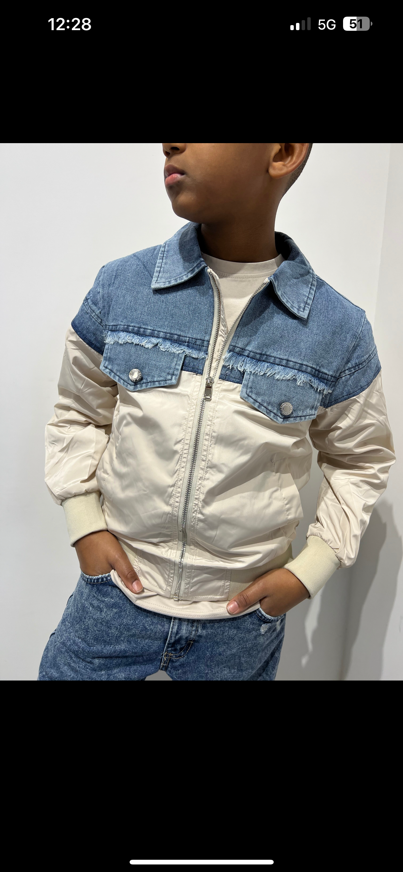 Giubbinetto antivento e jeans