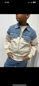 Giubbinetto antivento e jeans