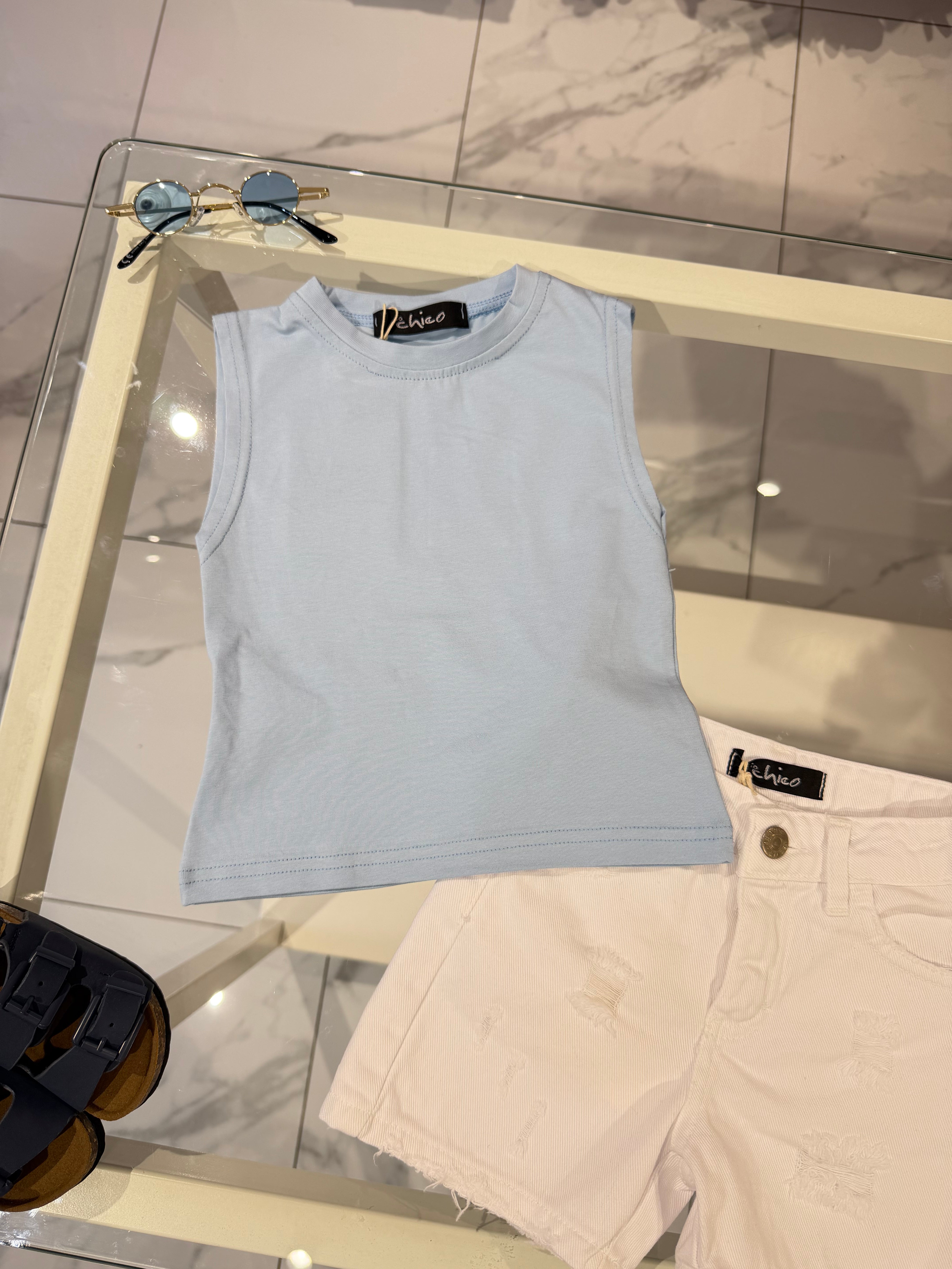T-shirt smanicata cielo