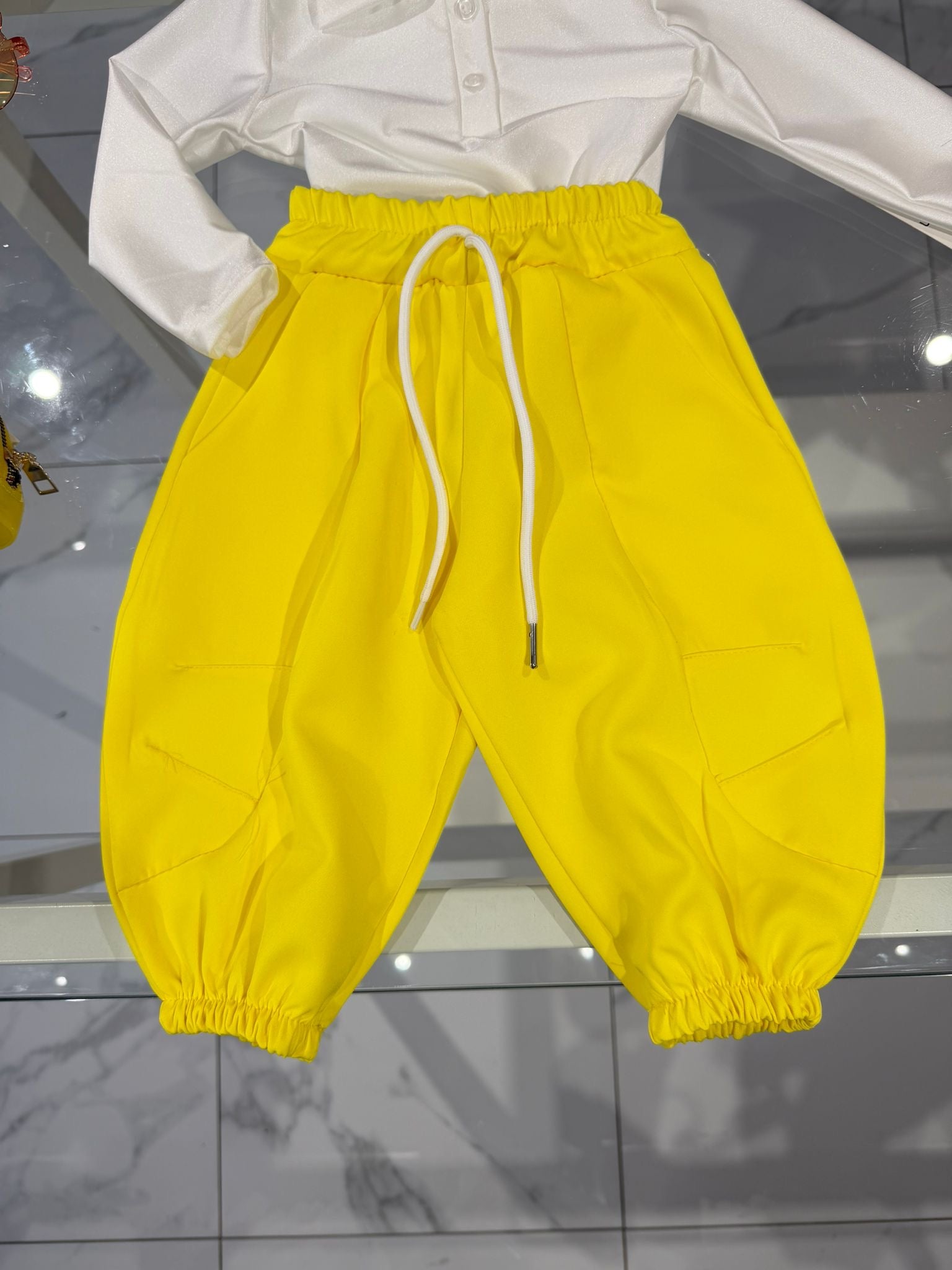 Panta yellow