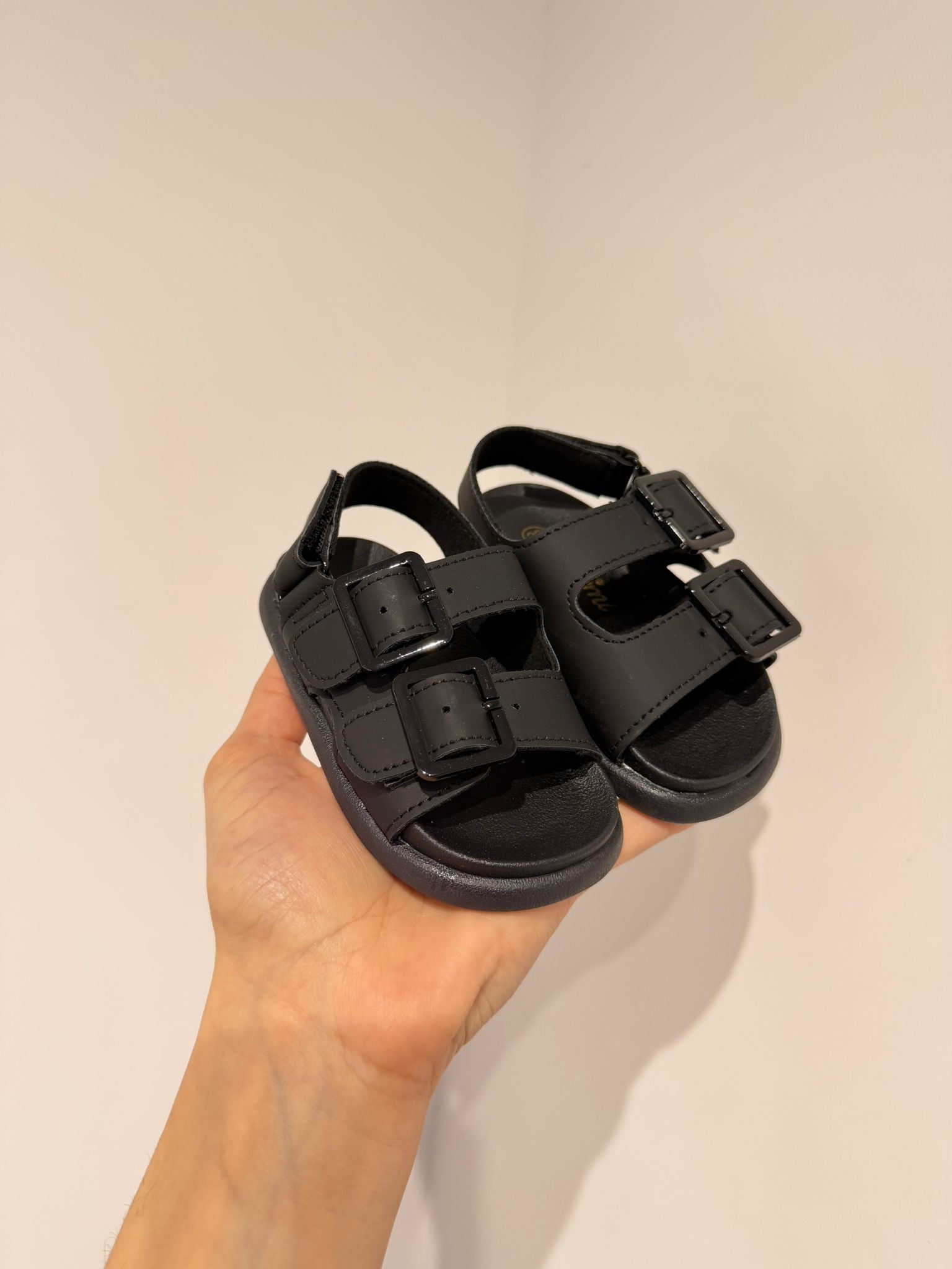 Sandaletto black