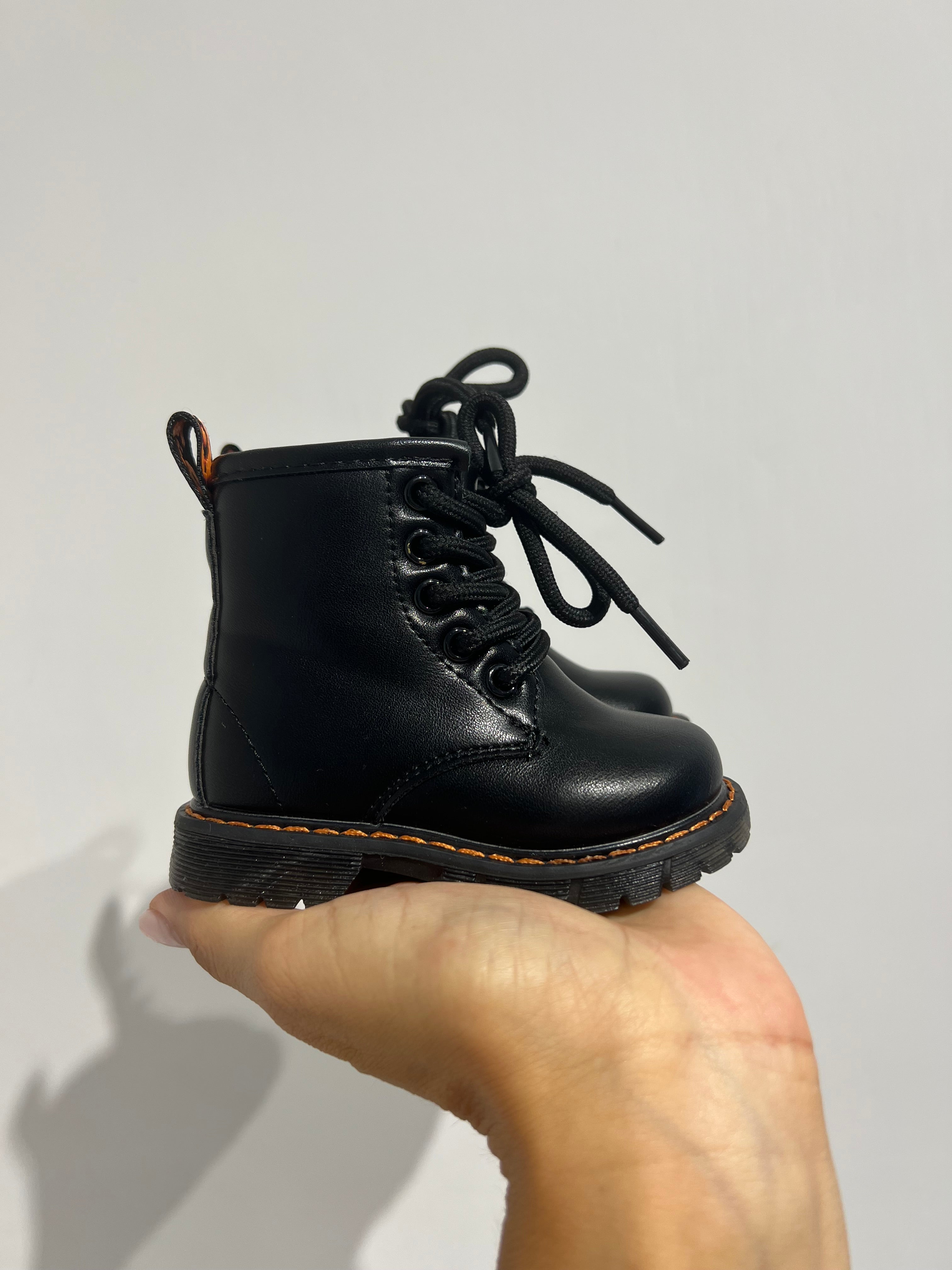 Stivaletto mod. Dr. Mart**s
