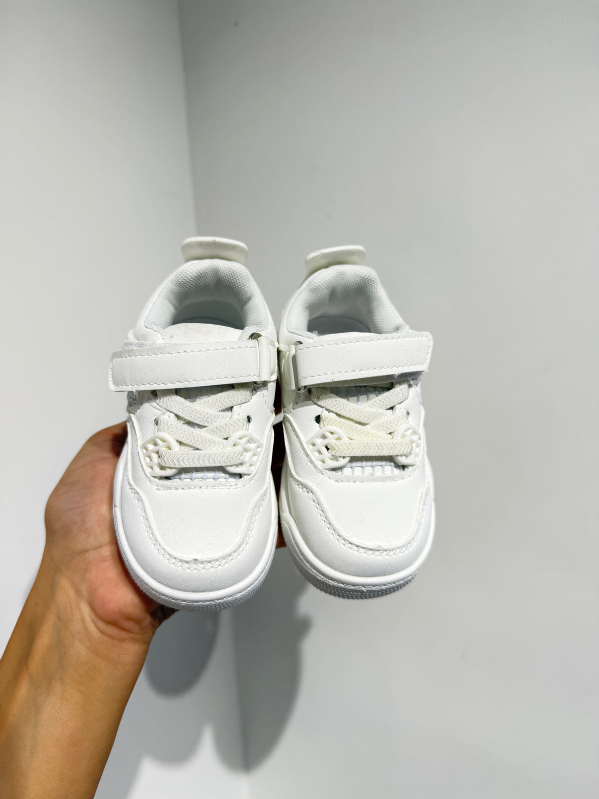 Sneakers white mod. J.
