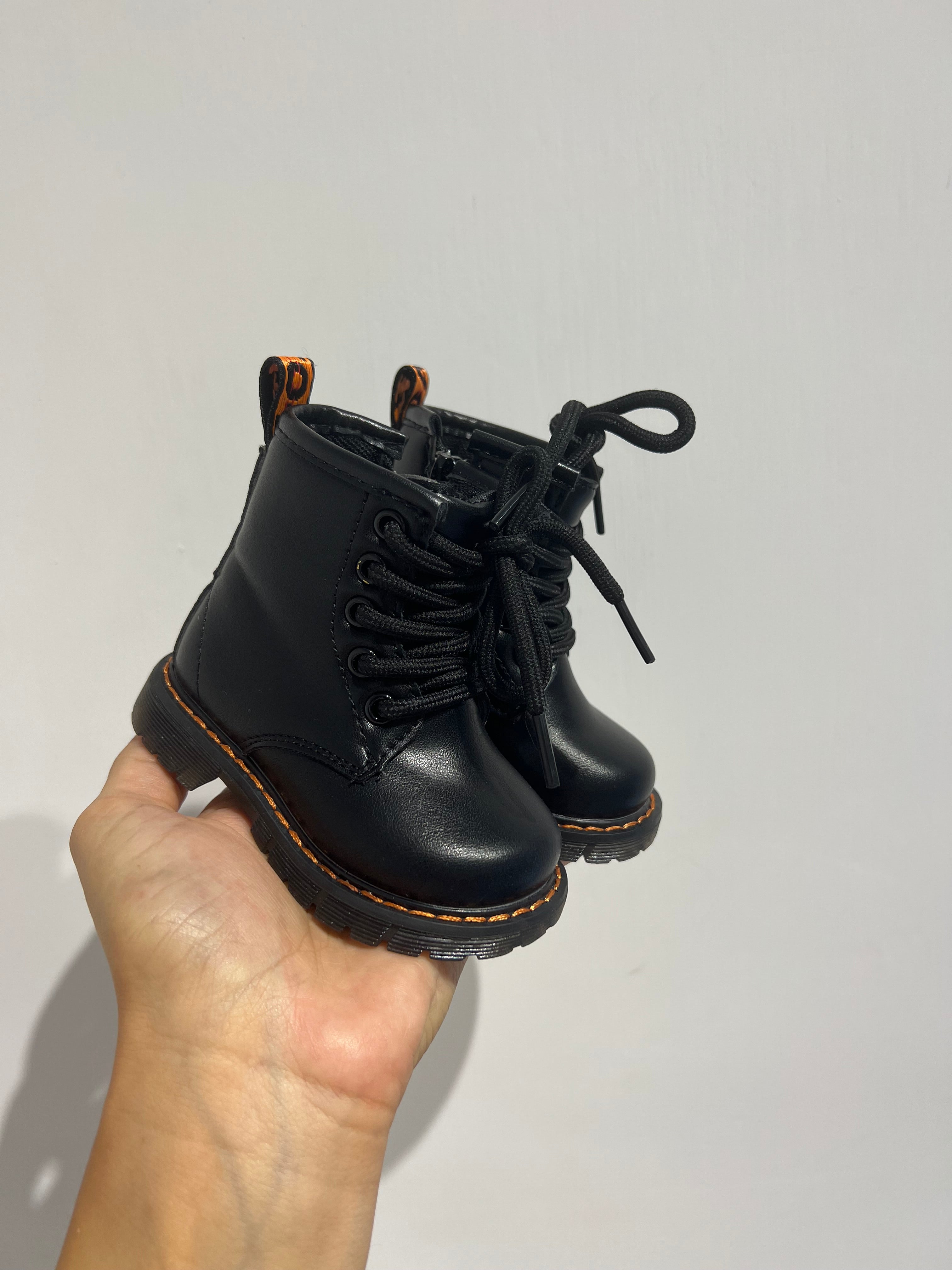 Stivaletto mod. Dr. Mart**s